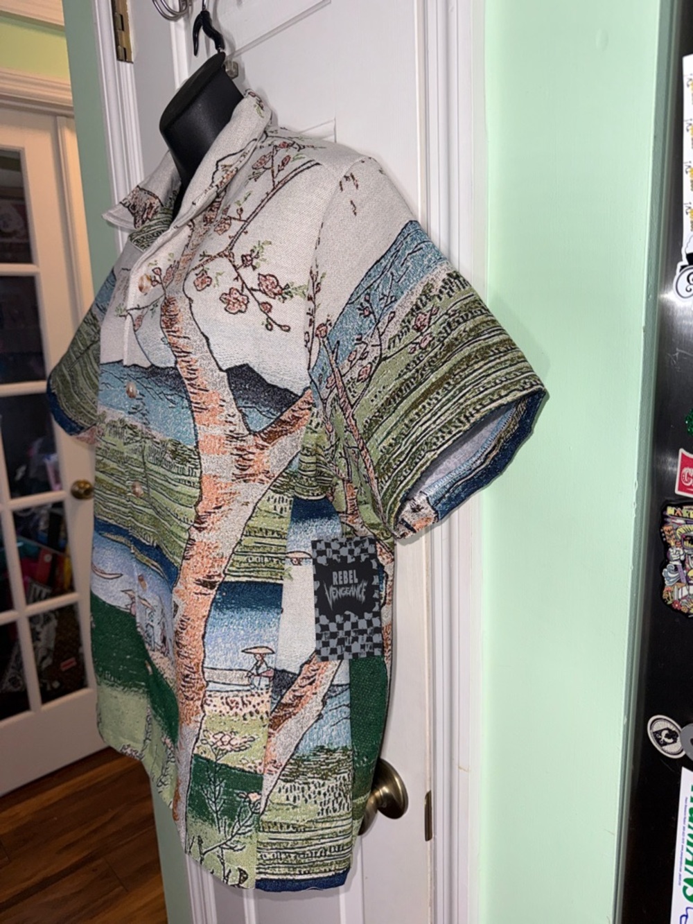 Rebel Vengeance Tapestry NWT Japanese Mount Fuji Shirt Men's Size L - Picture 3 of 12